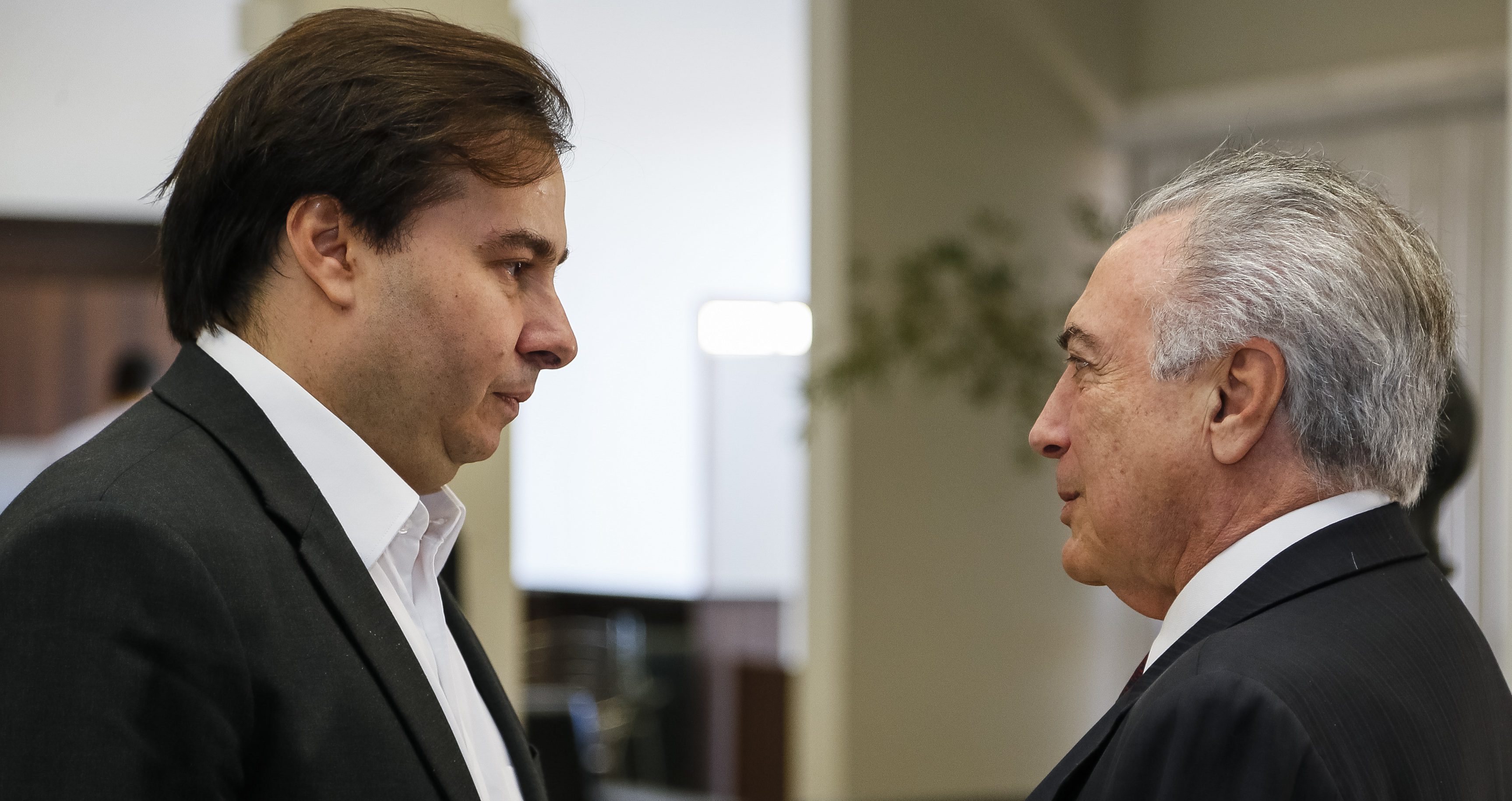 Decreto sobre a Eletrobras provoca atrito entre Moreira Franco e Rodrigo Maia Decreto sobre a Eletrobras provoca atrito entre Moreira Franco e Rodrigo Maia