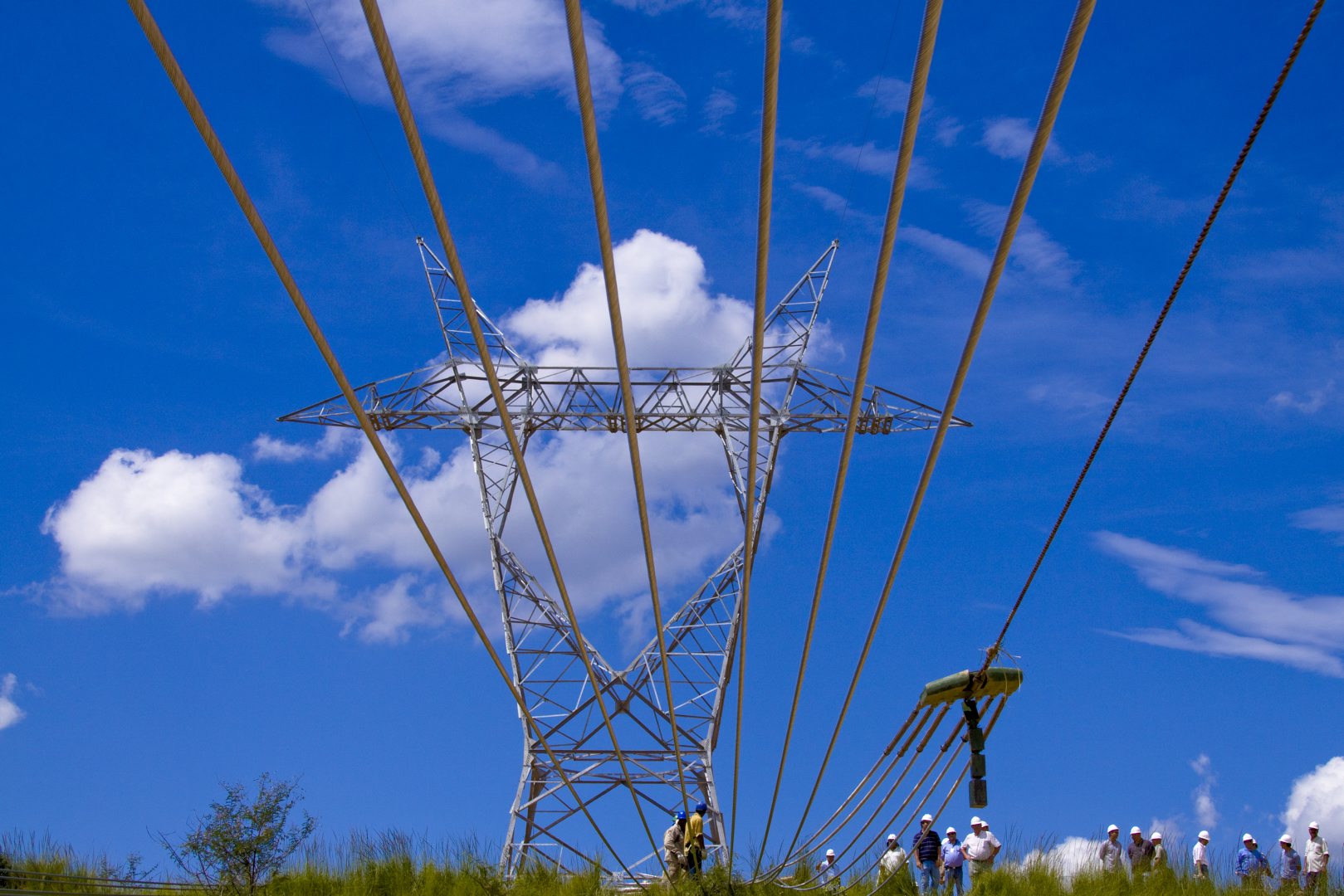Setor elétrico fica dividido com notícia do adiamento do preço horário Setor elétrico fica dividido com notícia do adiamento do preço horário