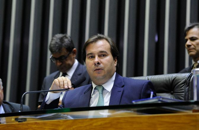 Câmara aprova projeto das distribuidoras da Eletrobras com texto idêntico ao da MP 814 Câmara aprova projeto das distribuidoras da Eletrobras com texto idêntico ao da MP 814
