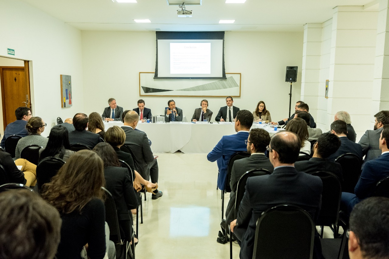 Encontro analisa estudo que defende mais discricionariedade para gestores na regulação da infraestrutura no Brasil Encontro analisa estudo que defende mais discricionariedade para gestores na regulação da infraestrutura no Brasil