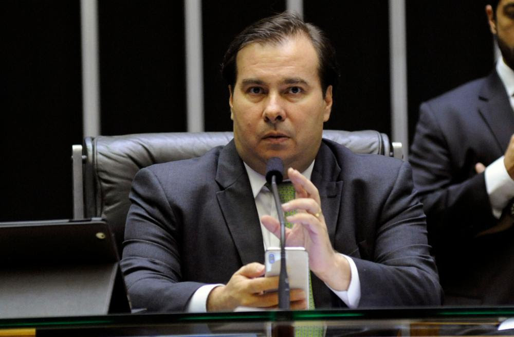 Rodrigo Maia faz manobra inusitada para aprovar urgência de projeto Rodrigo Maia faz manobra inusitada para aprovar urgência de projeto