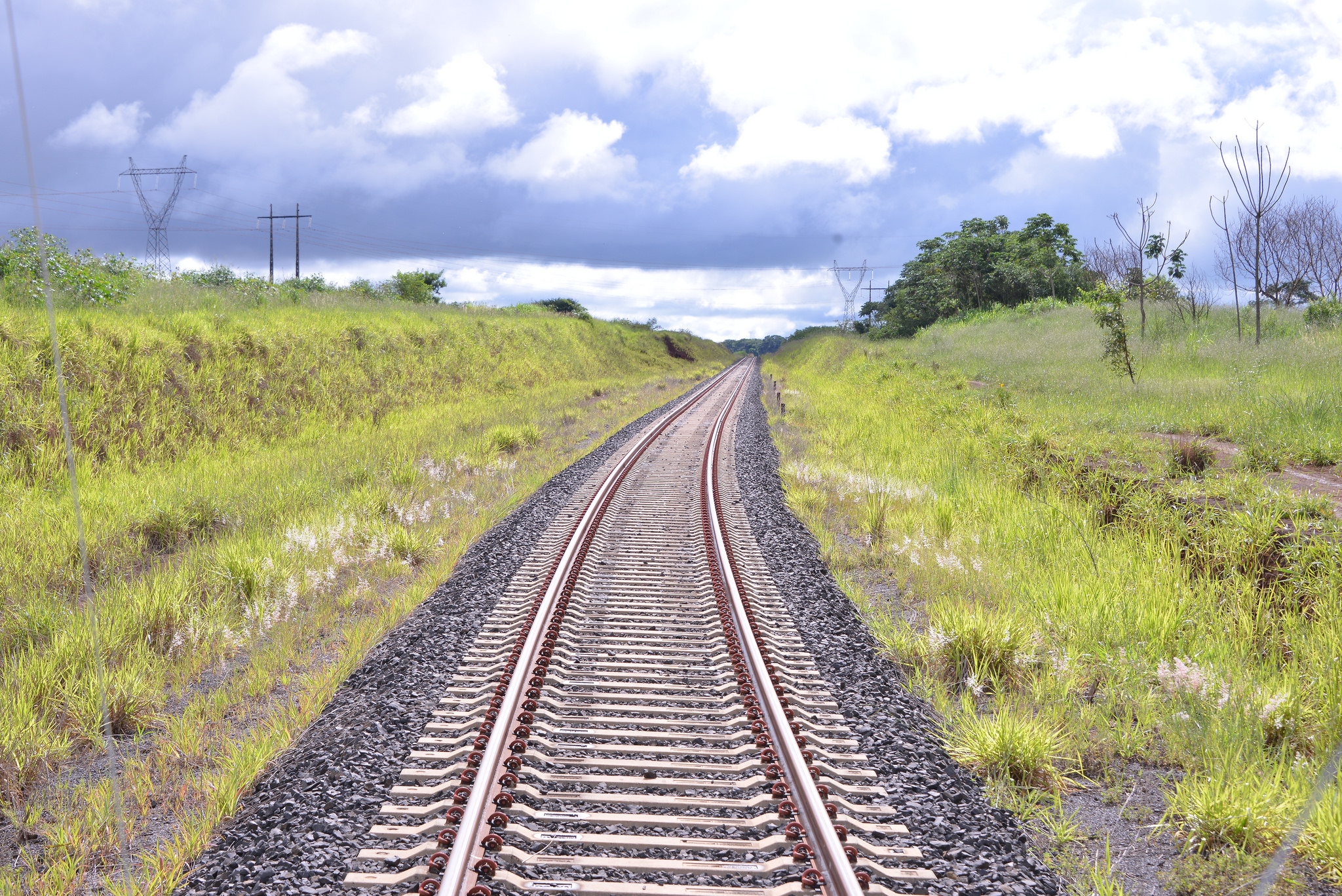 Análise: Muita retórica, pouco trem