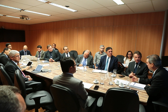 Minas e Energia estuda alternativas para suprimento de Roraima sem Venezuela