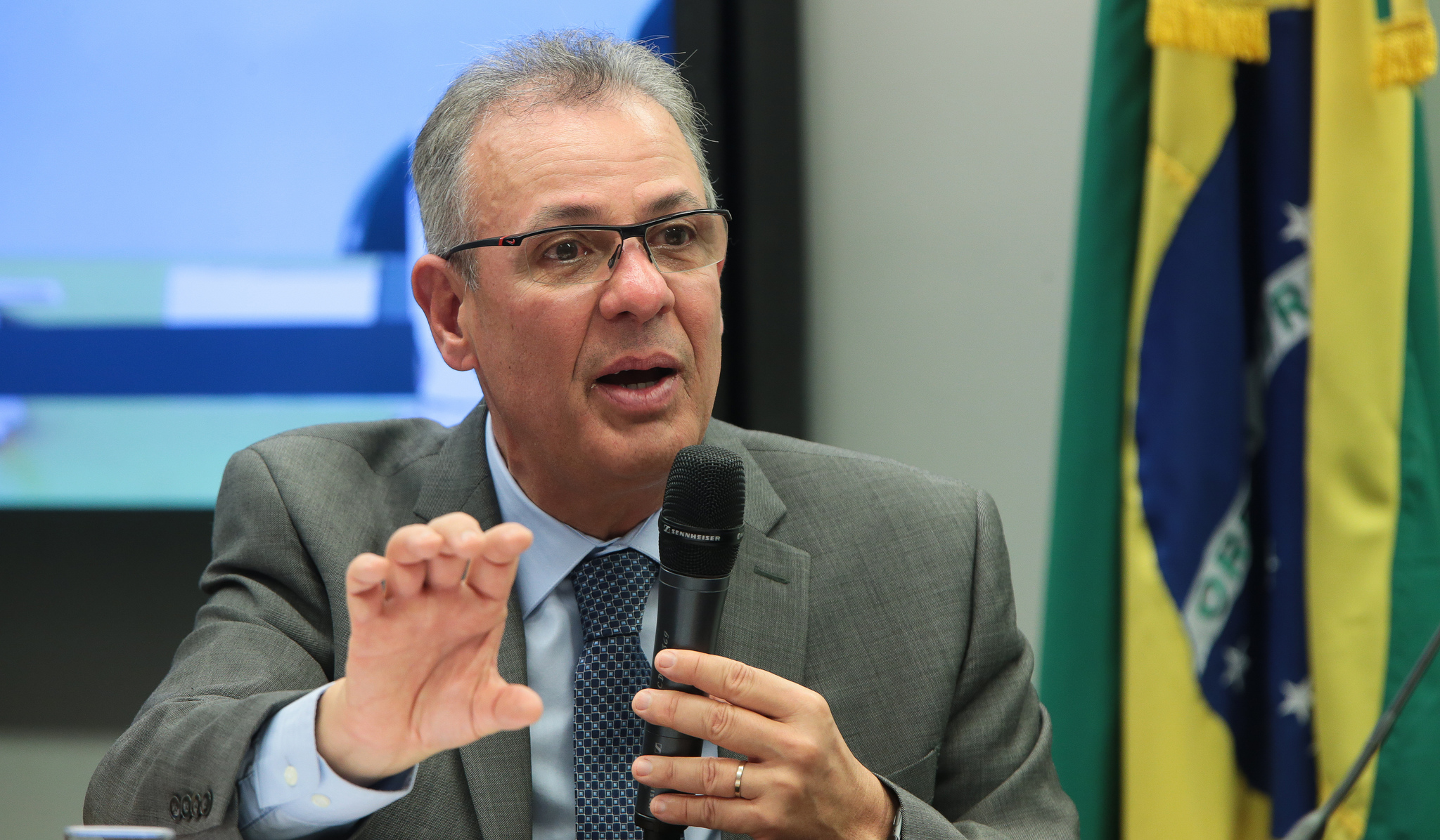 Ministro diz que apresentará novo modelo da área de gás em abril