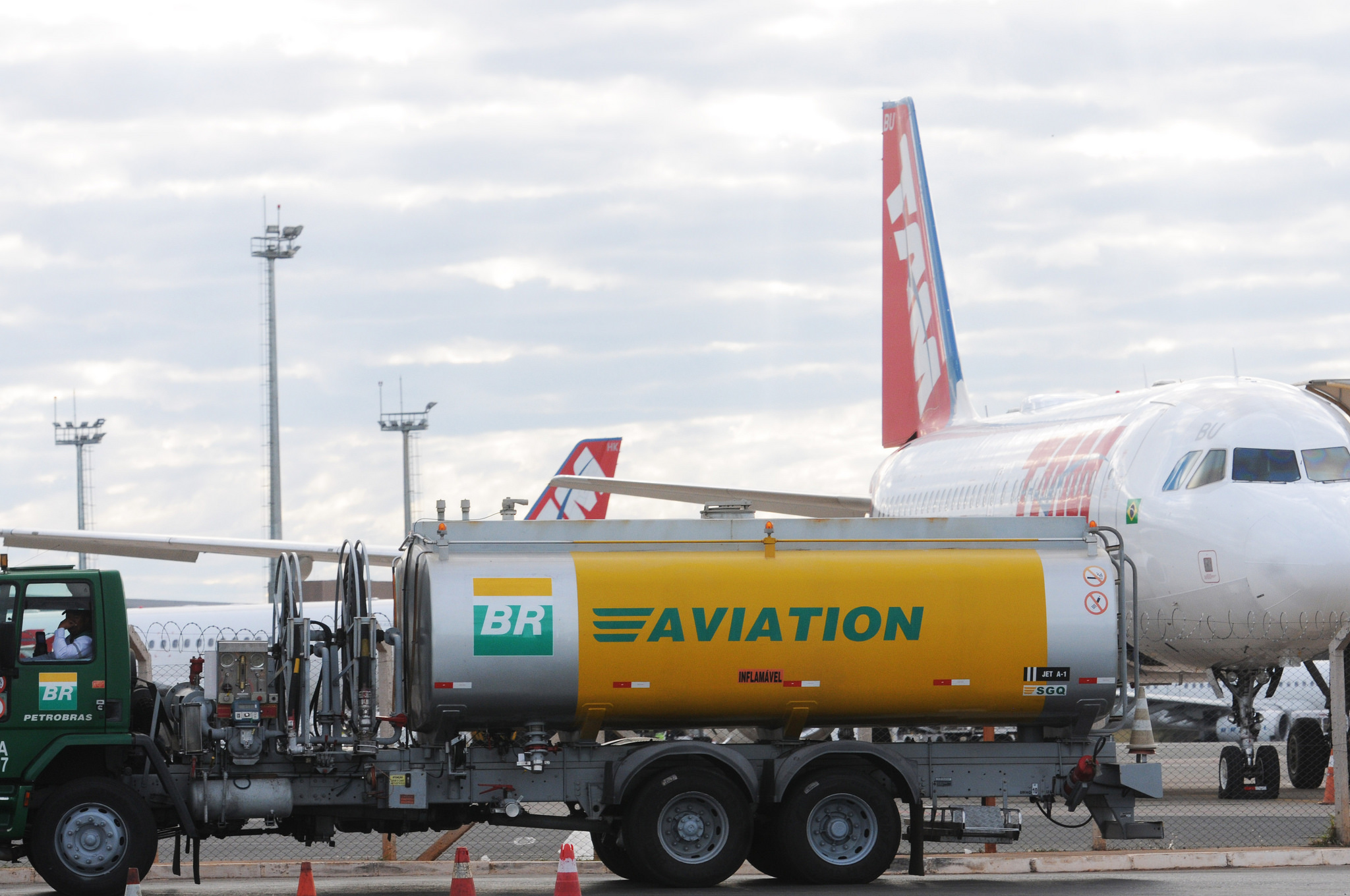 Brasil faz América Latina ter custo de combustível de aviação mais alto no mundo Brasil faz América Latina ter custo de combustível de aviação mais alto no mundo