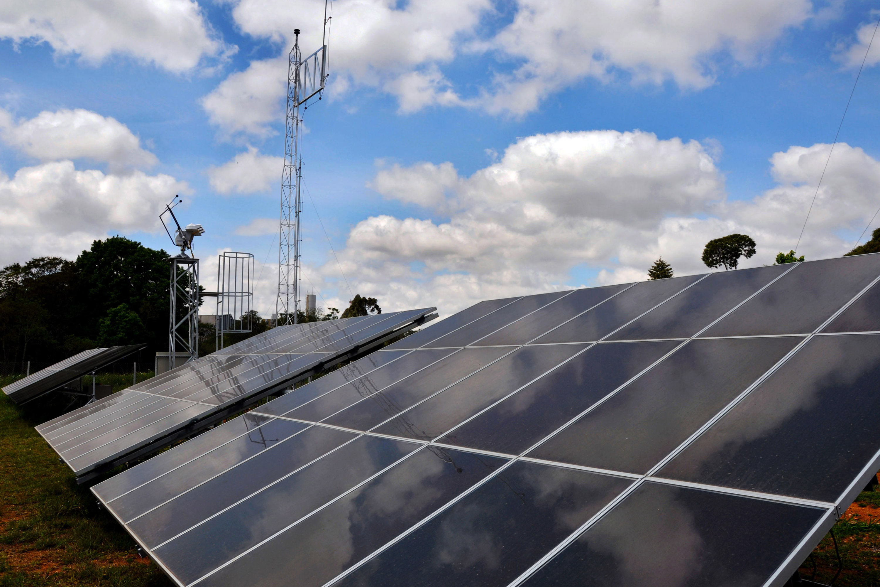 Portugal e Espanha, que cobram pelo uso do fio elétrico, trocam experiências com o Brasil sobre geração distribuída Portugal e Espanha, que cobram pelo uso do fio elétrico, trocam experiências com o Brasil sobre geração distribuída