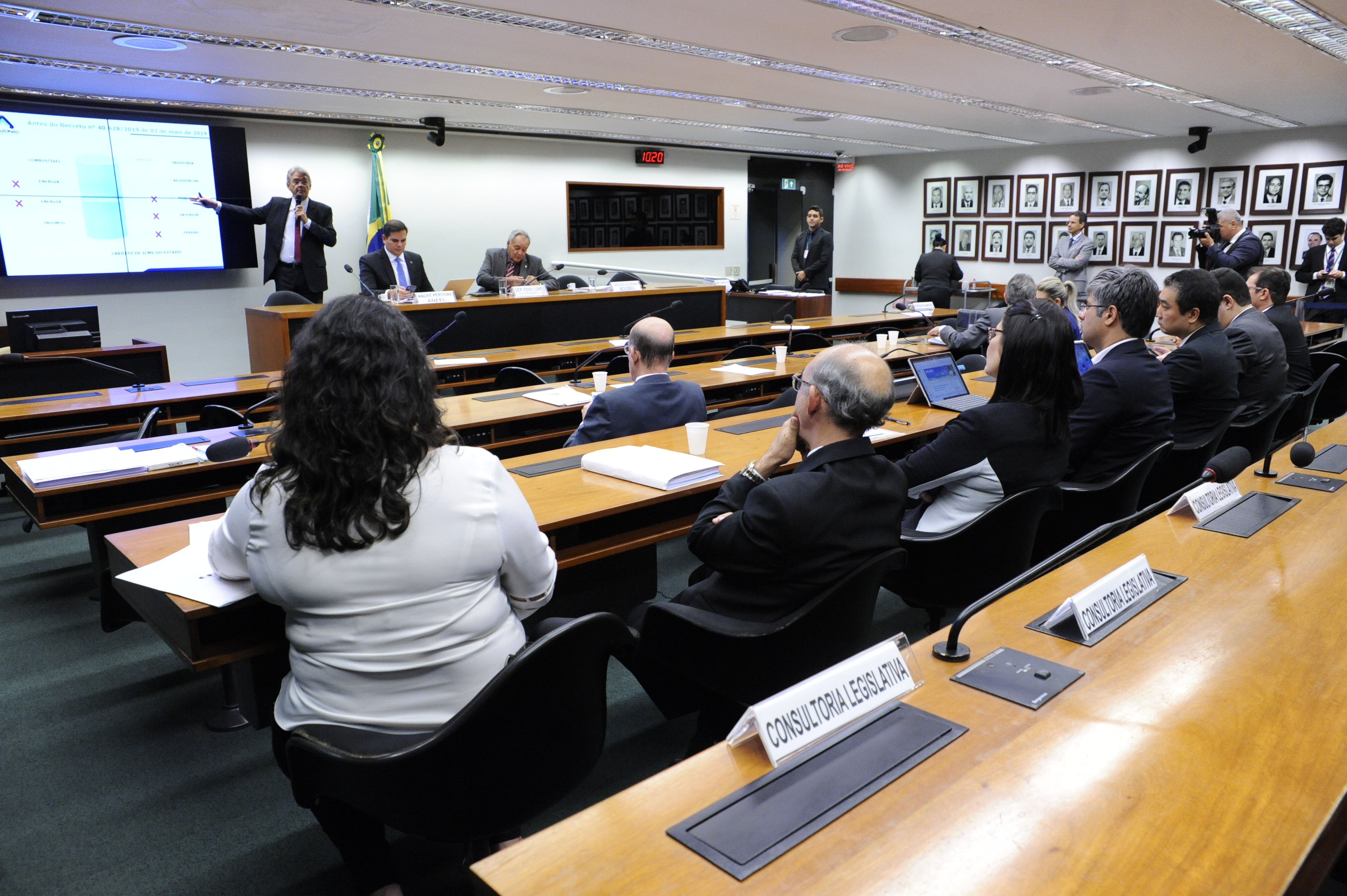 Comissão de Minas e Energia adia novamente votação sobre o fim das bandeiras tarifárias Comissão de Minas e Energia adia novamente votação sobre o fim das bandeiras tarifárias
