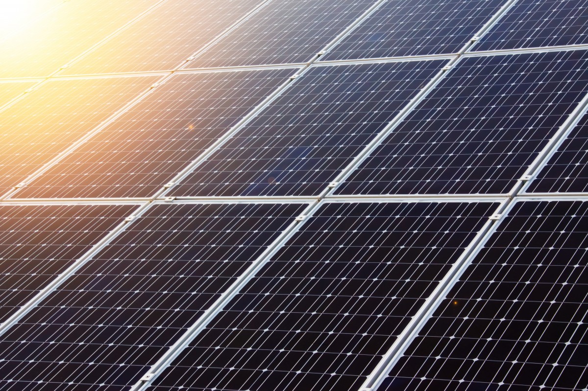 Análise: GD cresce acima do previsto e provoca queda de demanda no sistema quando o sol brilha mais forte