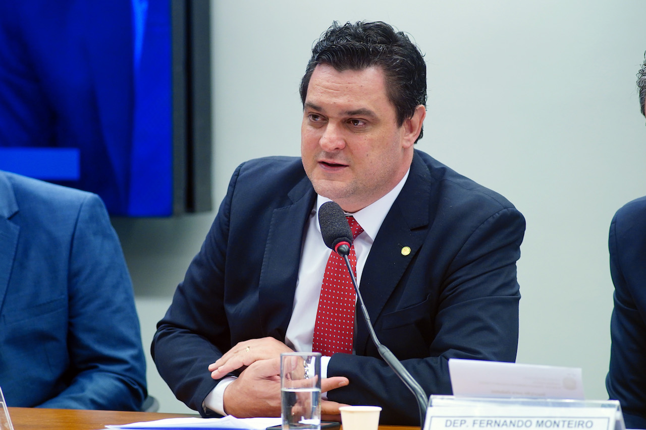 Votação do PL do Saneamento em comissão especial da Câmara fica para o fim do mês