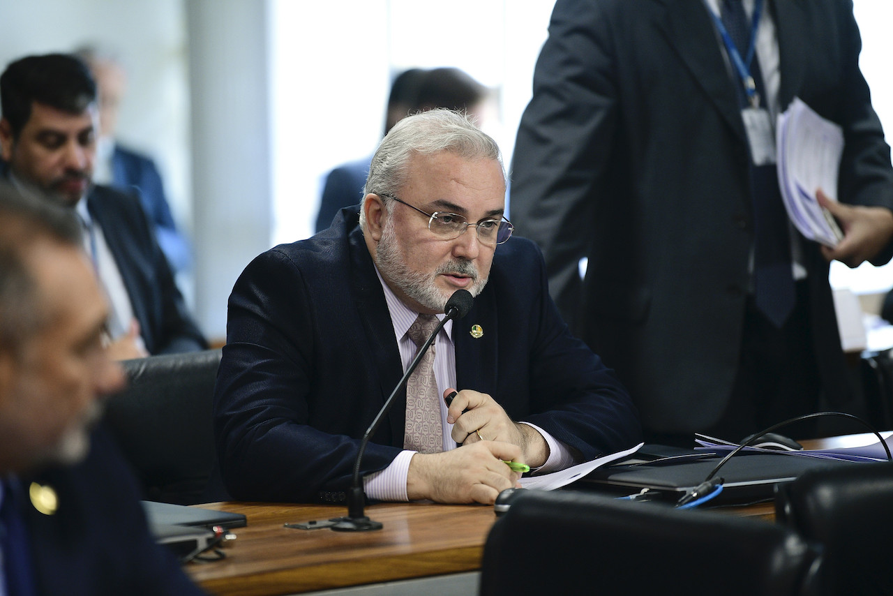 Ministro da Infraestrutura pede que senador Jean Paul (PT-RN) relate possível MP de Ferrovias