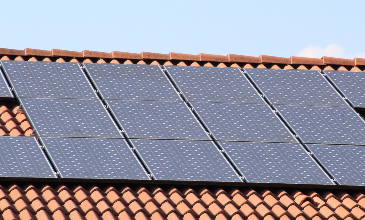 Análise: Microgeração solar é o foco das atenções, com pautas importantes no Congresso e na ANEEL