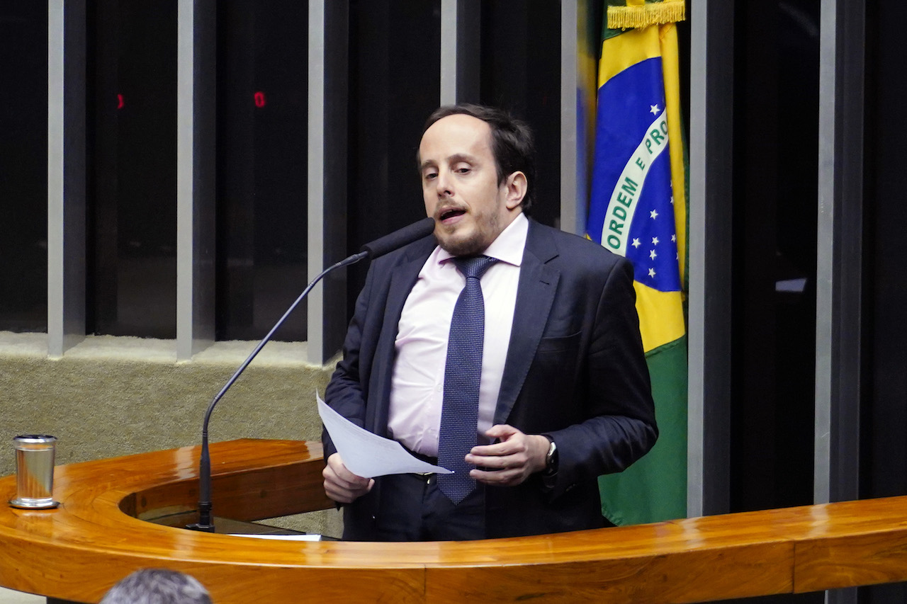 Projeto da Lei do Gás tem assinaturas necessárias para regime de urgência no plenário da Câmara Projeto da Lei do Gás tem assinaturas necessárias para regime de urgência no plenário da Câmara