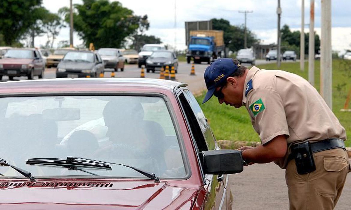 Contran determina suspensão do envio de multas de trânsito por período indeterminado Contran determina suspensão do envio de multas de trânsito por período indeterminado