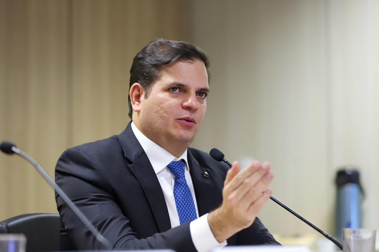 Saída de Pepitone do comando da ANEEL cria clima de incerteza
