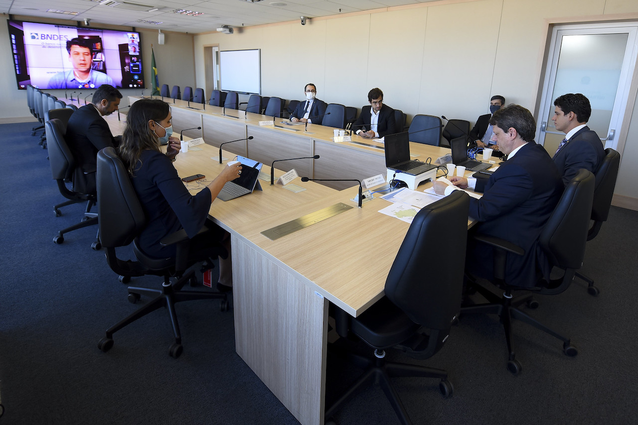 BNDES diz que não faltará real e quer sindicalização de bancos para financiar infraestrutura BNDES diz que não faltará real e quer sindicalização de bancos para financiar infraestrutura