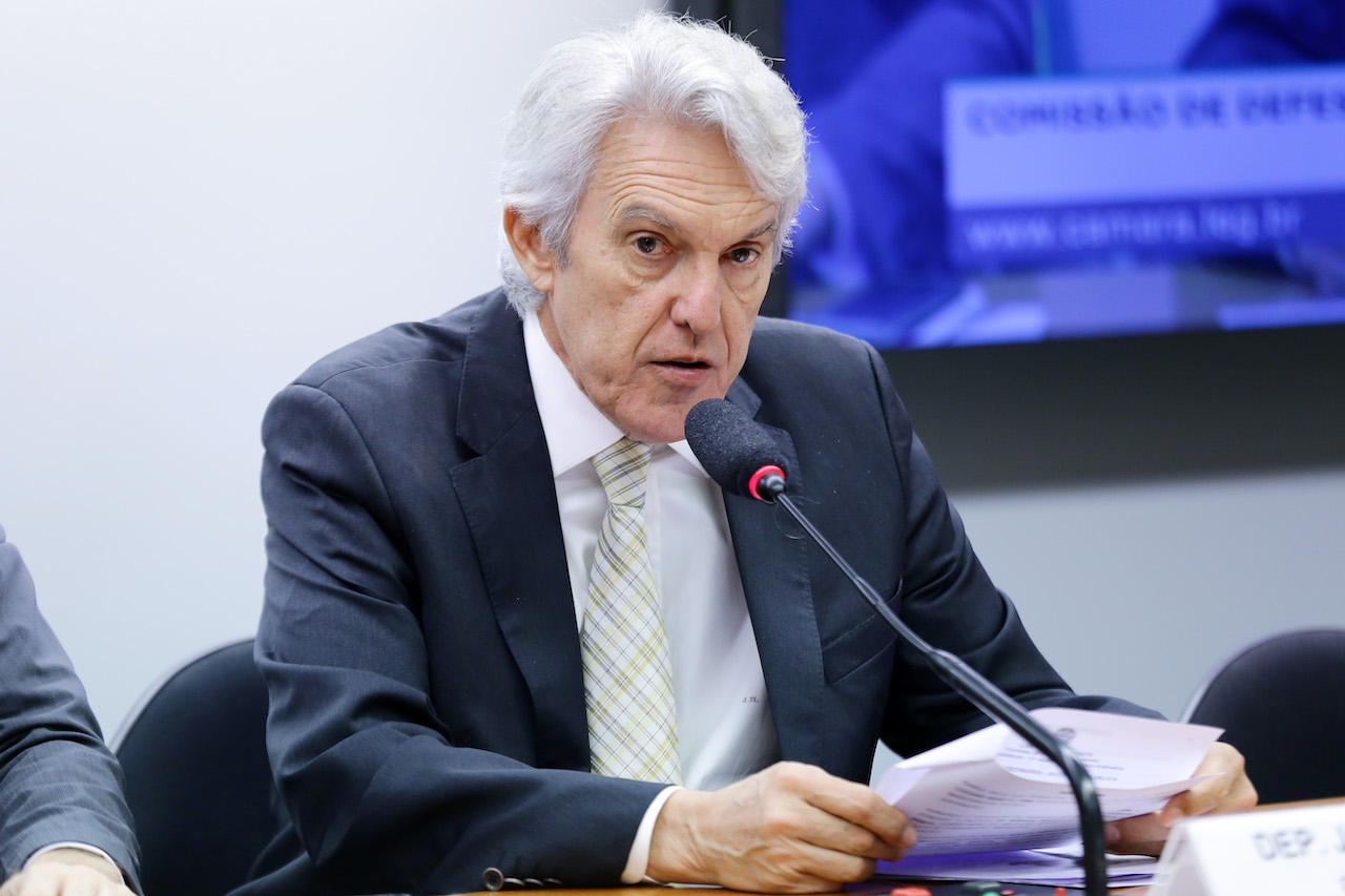 Coalizão com deputados de 11 partidos assina PL das debêntures para tentar votar com urgência Coalizão com deputados de 11 partidos assina PL das debêntures para tentar votar com urgência