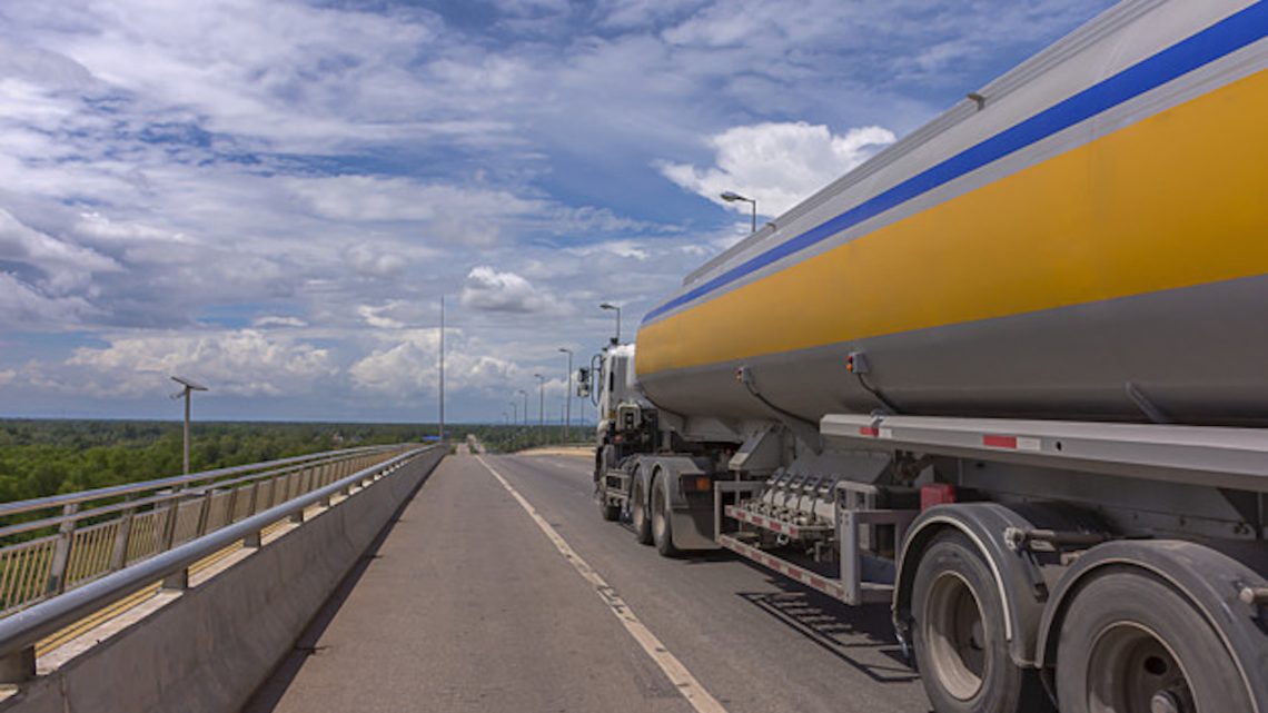 Essenciais, biodiesel, etanol e QAV têm alta dependência do transporte rodoviário no país Essenciais, biodiesel, etanol e QAV têm alta dependência do transporte rodoviário no país
