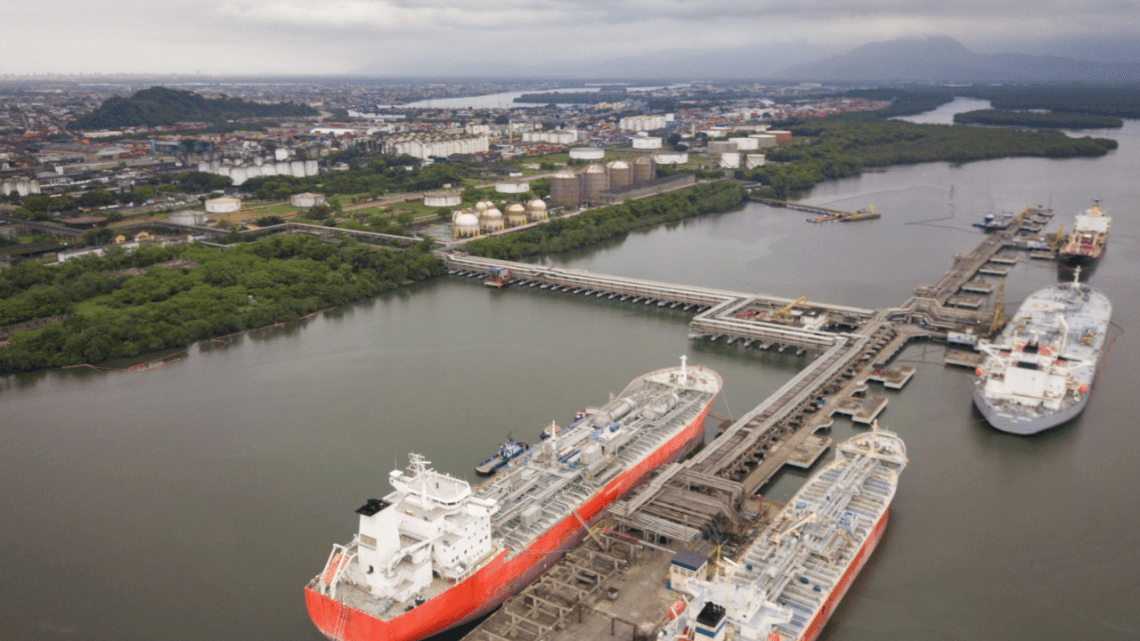 Para ampliar competição, grande terminal de líquido em Santos terá dois berços exclusivos Para ampliar competição, grande terminal de líquido em Santos terá dois berços exclusivos