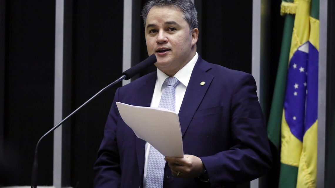 Parlamentares criticam capitalização da Eletrobras por medida provisória Parlamentares criticam capitalização da Eletrobras por medida provisória
