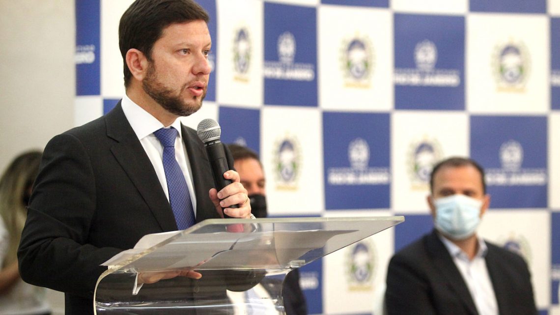 “Cedae terá que ter 1,5 mil empregados. Não tem outra opção”, diz Casa Civil do Governo do RJ “Cedae terá que ter 1,5 mil empregados. Não tem outra opção”, diz Casa Civil do Governo do RJ
