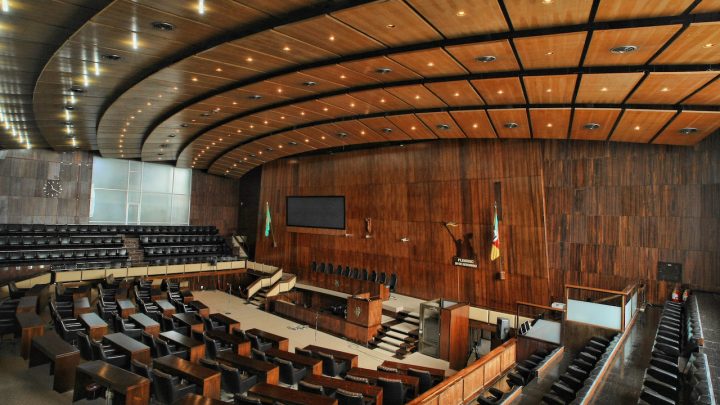 iNFRADebate: Bullying, cabresto e morte cerebral de uma agência reguladora