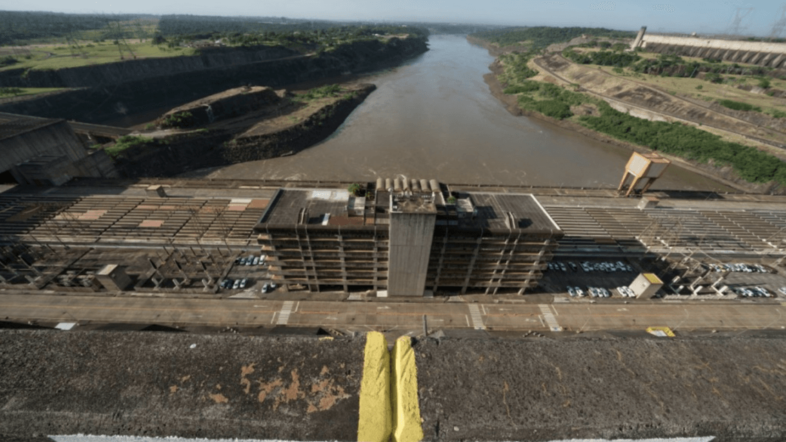 Com estiagem, geração de energia de Itaipu é a menor em 27 anos Com estiagem, geração de energia de Itaipu é a menor em 27 anos