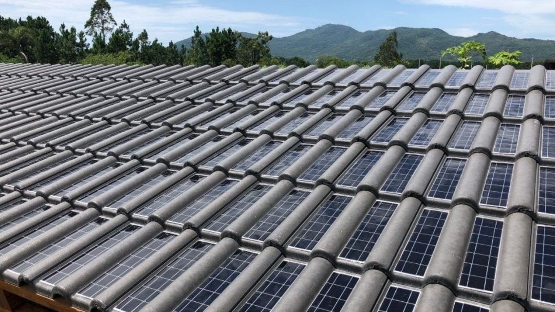 Telhas fotovoltaicas para baixa renda entram na mira dos programas de eficiência das distribuidoras