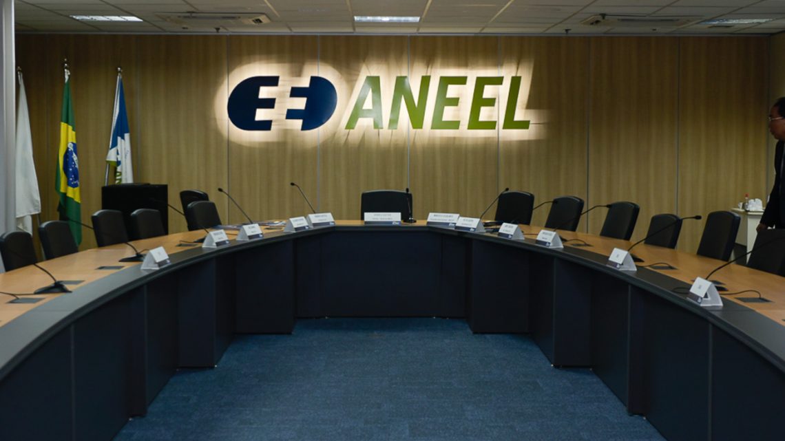 Superintendentes Camila Bomfim e Giácomo Bassi assumirão diretorias na ANEEL provisoriamente Superintendentes Camila Bomfim e Giácomo Bassi assumirão diretorias na ANEEL provisoriamente