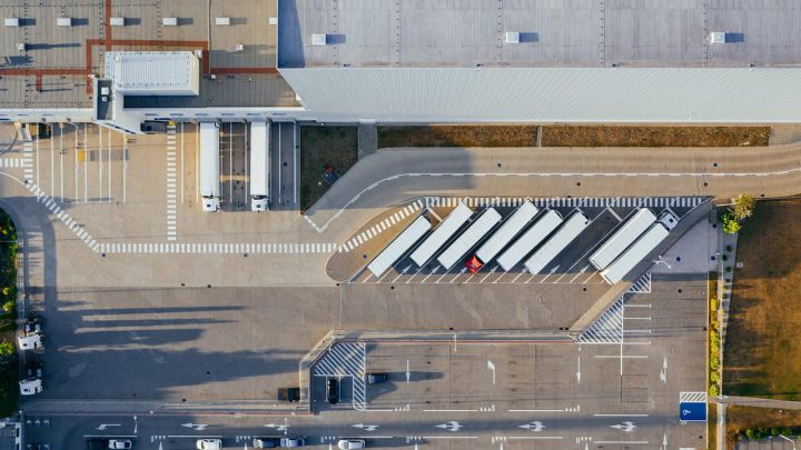 Mais de metade dos operadores logísticos aumentou investimentos em 2021, aponta estudo