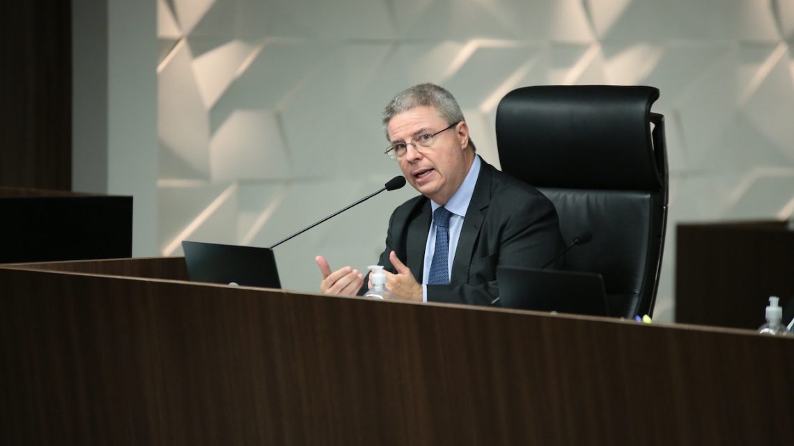 Anastasia avalia que Brasil não oferece um ambiente de previsibilidade ao investidor estrangeiro