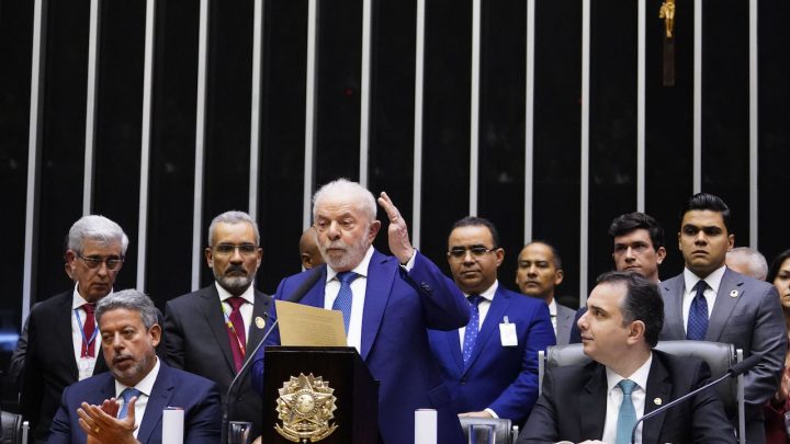 BNDES e Petrobras terão papel fundamental na retomada do crescimento, diz Lula