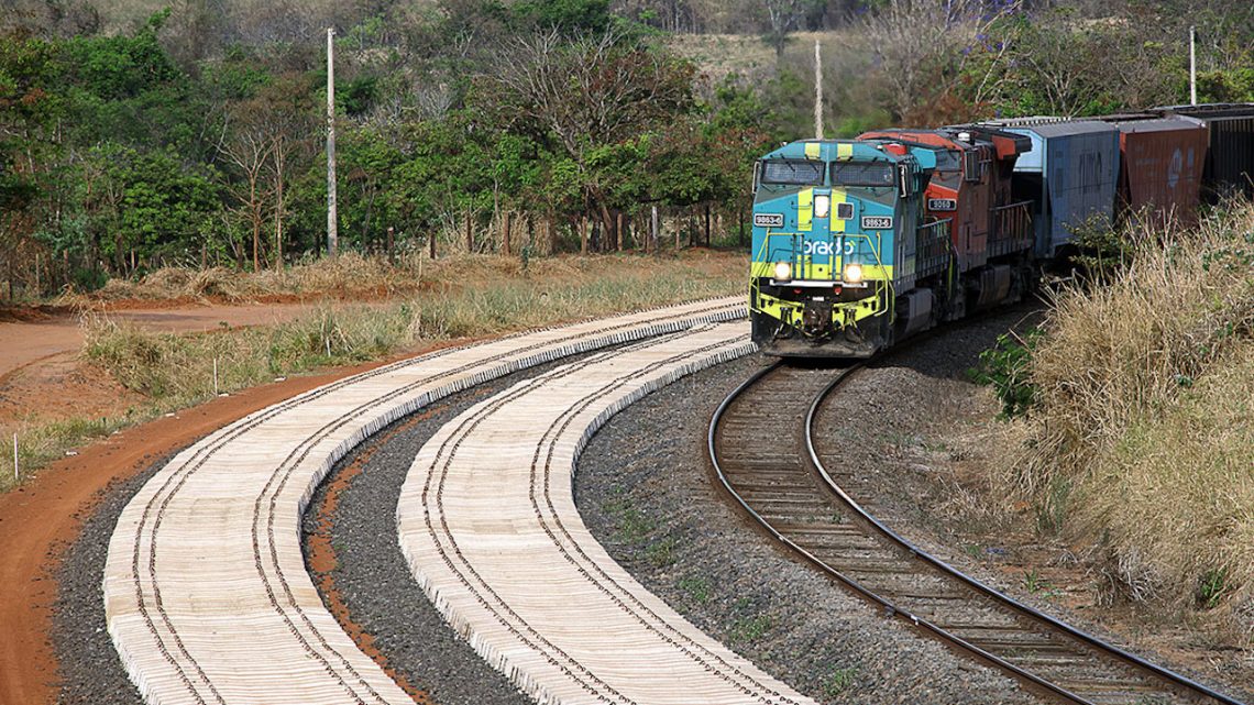 Concluída após três décadas, Ferrovia Norte-Sul promete acelerar desenvolvimento no centro do Brasil Concluída após três décadas, Ferrovia Norte-Sul promete acelerar desenvolvimento no centro do Brasil